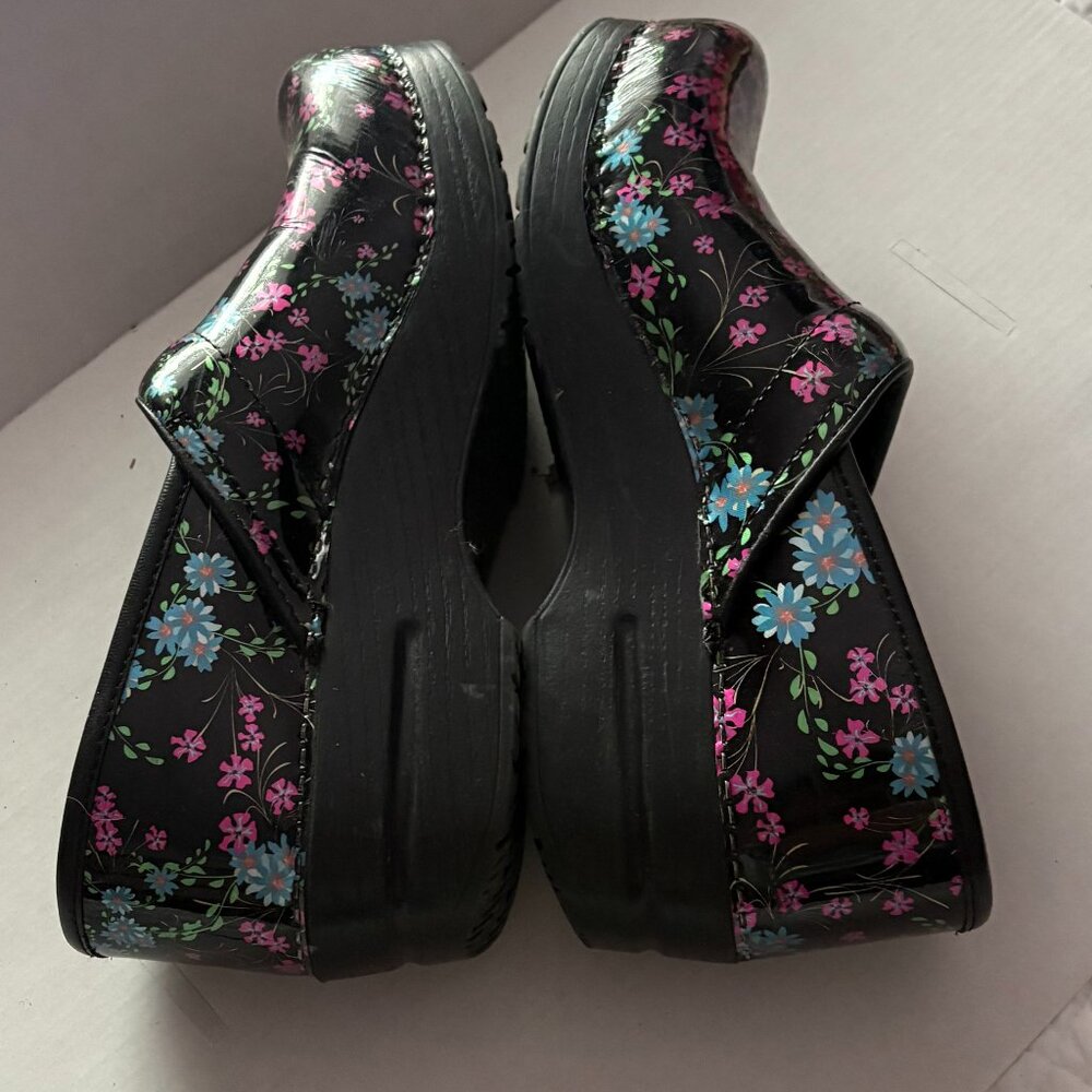 Dansko Professional Black Patent Leather Clogs – Micro Floral Print – Women’s Si - Picture 5 of 7